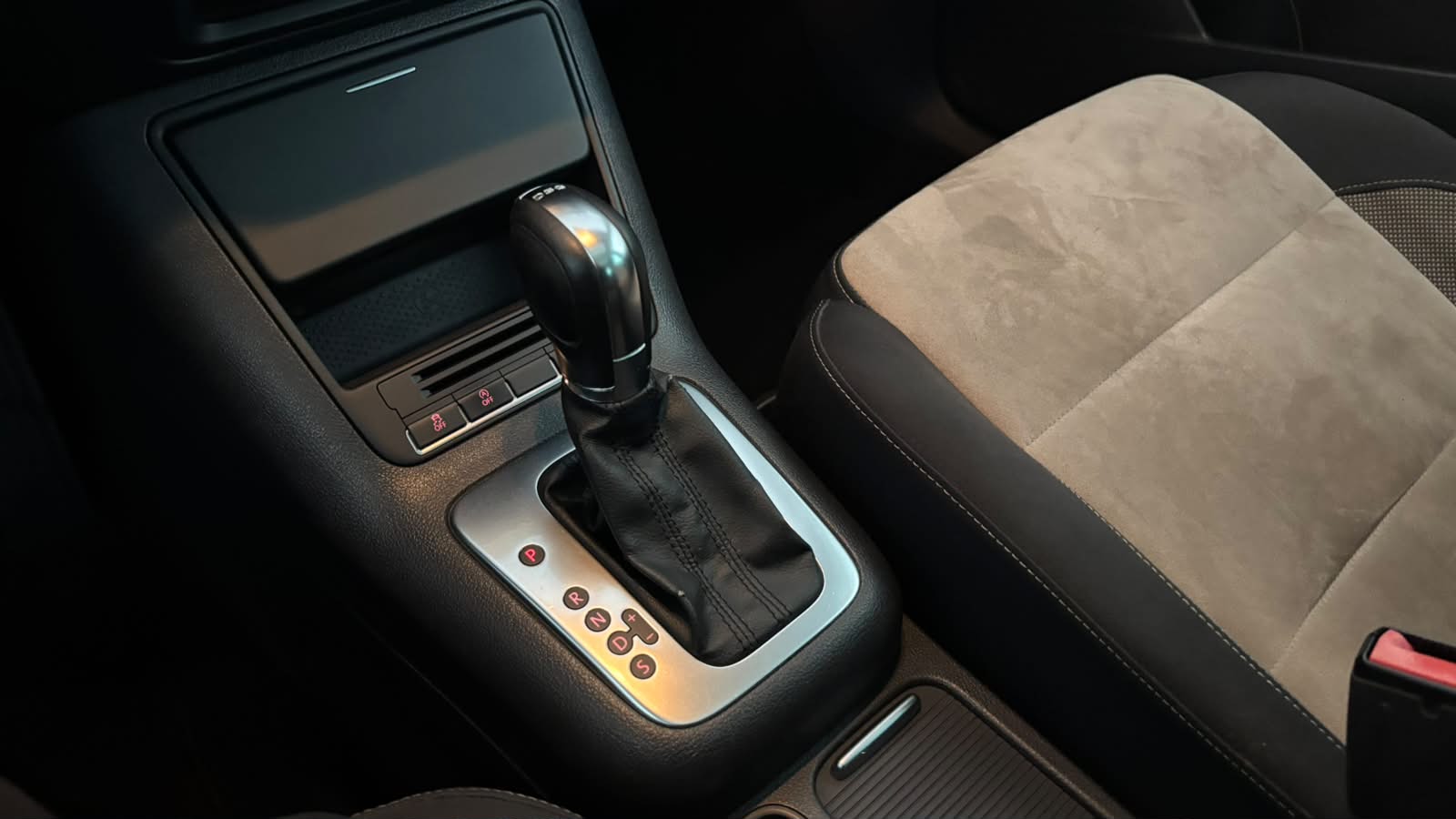 VOLKSWAGEN TIGUAN 9